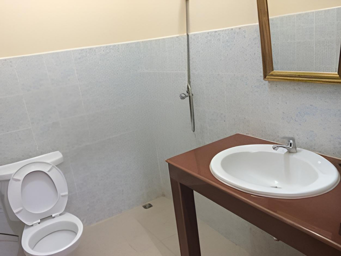 Bathroom 2, Phonenapha Hotel, Vientiane