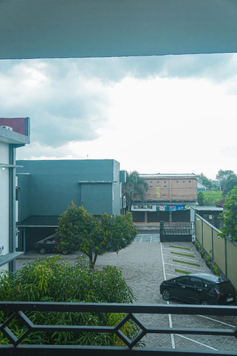 Exterior & Views 1, RR -2 Syariah Hotel SLG, Kediri