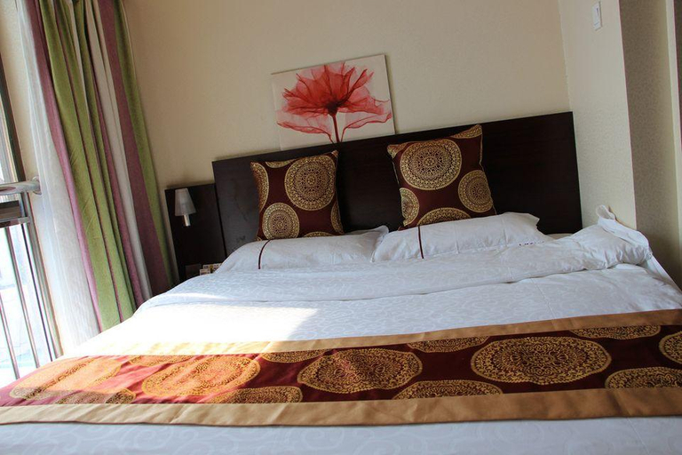 Bedroom, Yishuyuan Hotel, Kunming
