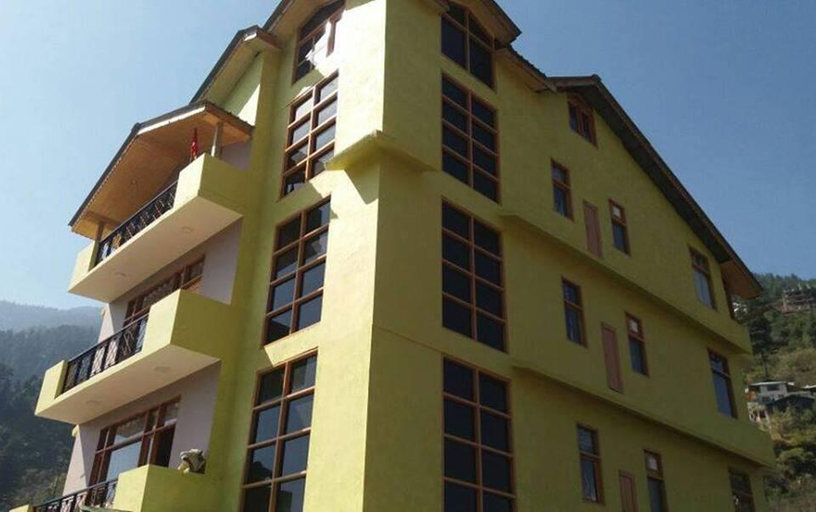 Exterior & Views