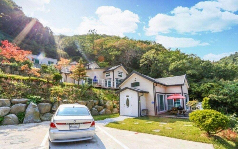Exterior & Views 5, Gapyeong Blue B Pension, Gapyeong
