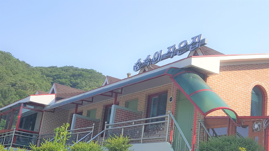 Exterior & Views 4, Chuncheon Small House in the Forest Pension, Chuncheon