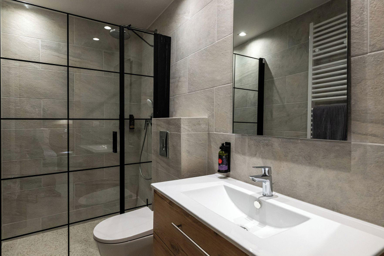 Bathroom 5, Asklipiou Cube, Peloponnese