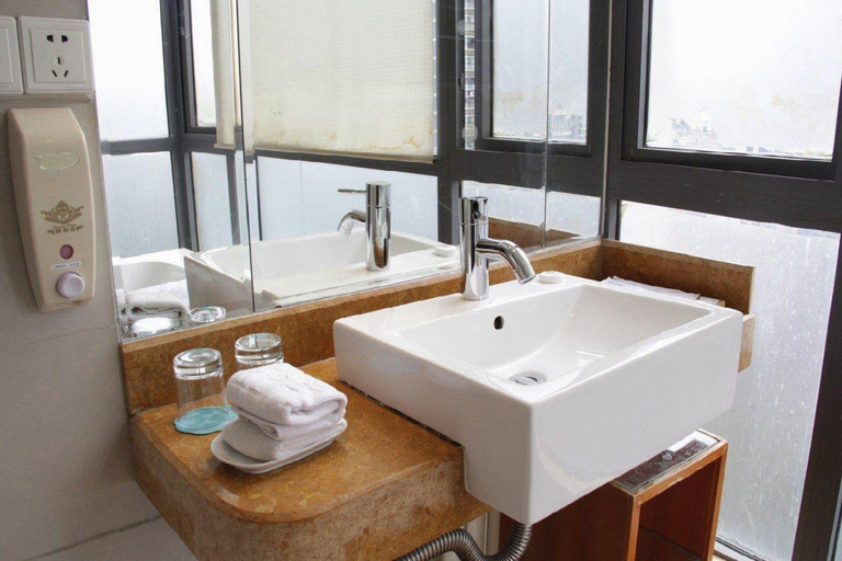 Bathroom 3, Yihe Palace Hotel, Xi'an