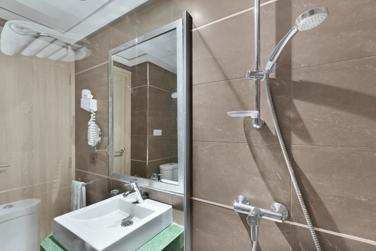Bathroom 5, THB Cala Lliteras Hotel - Adults Only, Baleares