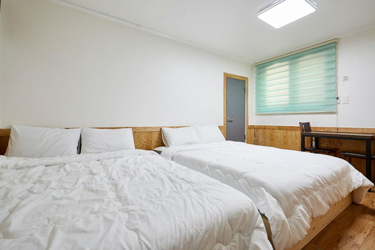 Bedroom 2, Taean (Anmyeondo) Kkotji Palace Pension, Taean