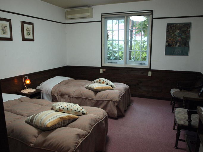 Bedroom 5, Royal Silk Inn, Myōkō