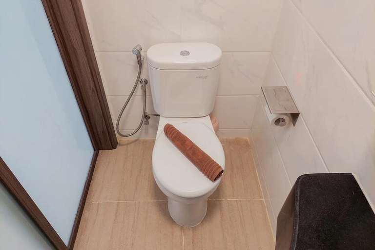 Bathroom 3, Elegant And Comfy Studio At Sky House Bsd Apartment, South Tangerang