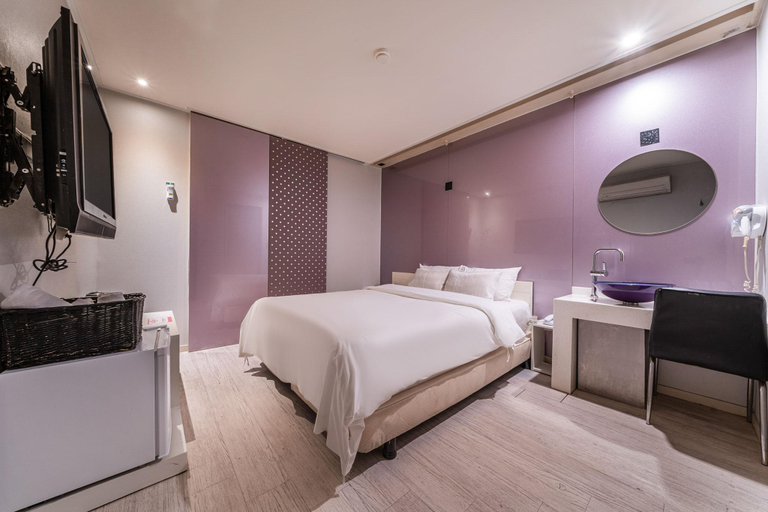 Bedroom 2, Jeju Ichae Hotel, Jeju
