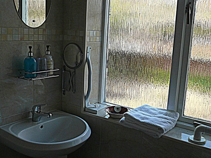 Bathroom 3, Malvern House, Buckinghamshire