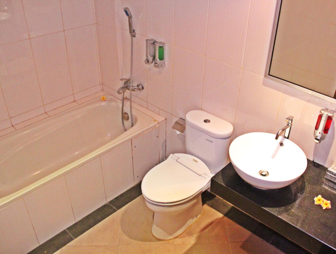 Bathroom, Luxio Hotel, Denpasar