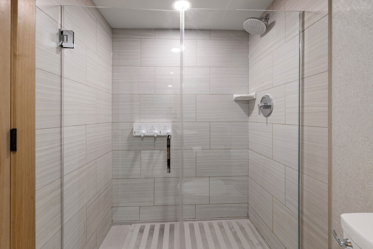Bathroom 4, Tunnel Mountain Resort, Division No. 15