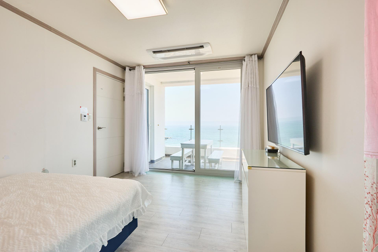 Bedroom 2, Yeongdeok Haesarang Pension, Yeongdeok