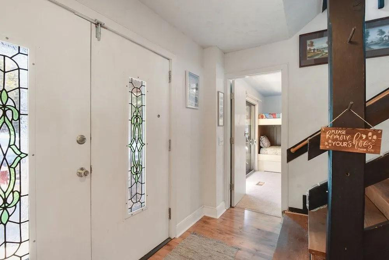 Others 5, Woodside Hideout Hop Away From Activities, Placer