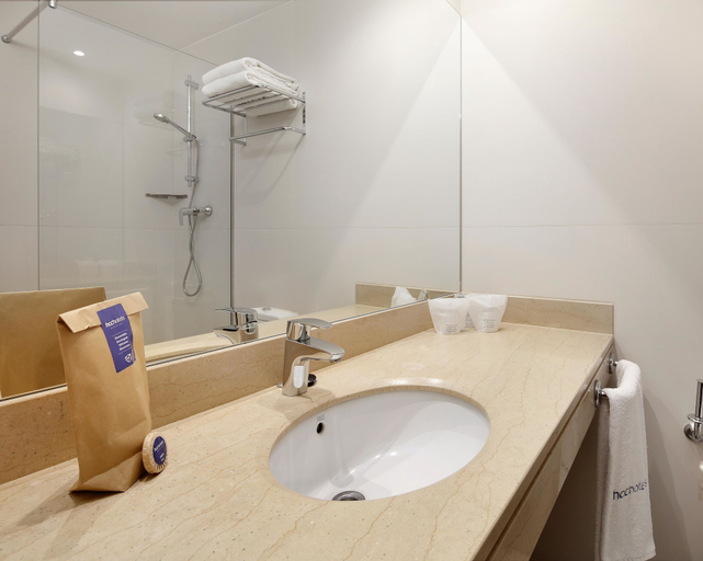 Bathroom 4, Hotel HCC Taber, Barcelona