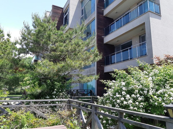 Exterior & Views 1, Ganghwa The Rize Pension, Ganghwa