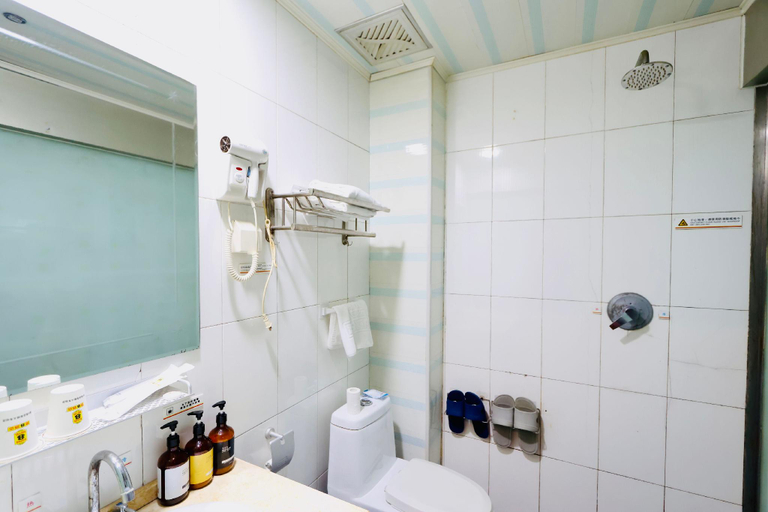 Bathroom 3, Super 8 Hotel (Anyang Railway Station Yinxu Scenic Area), Anyang
