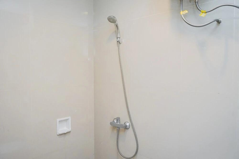 Bathroom 3, Cozy And Nice Studio Room Tree Park Bsd Apartment, South Tangerang