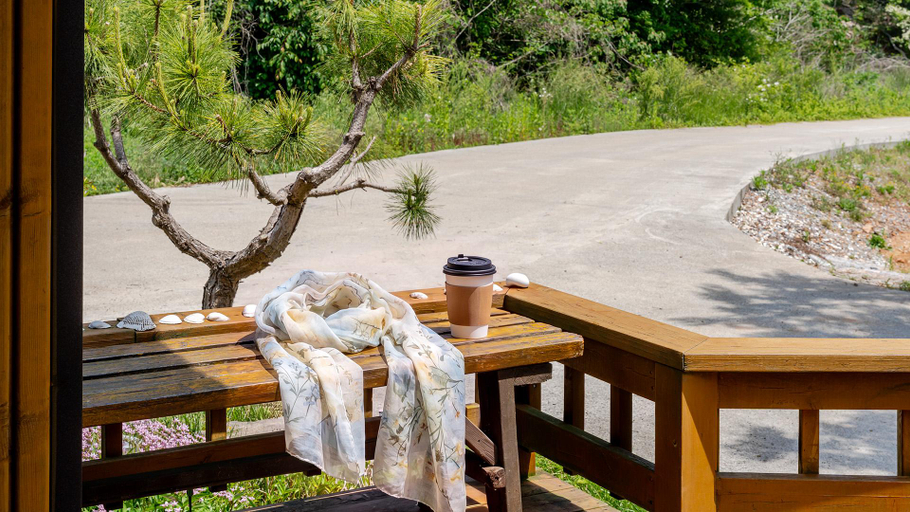 Others 5, Taean Bellize Pension, Taean
