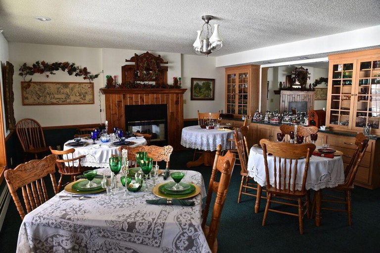 Food & Drinks, Lakeside Bed & Breakfast, Florence