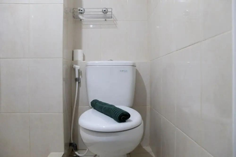 Bathroom 3, Homey Studio Apartment @ Springlake View Summarecon Bekasi, Bekasi