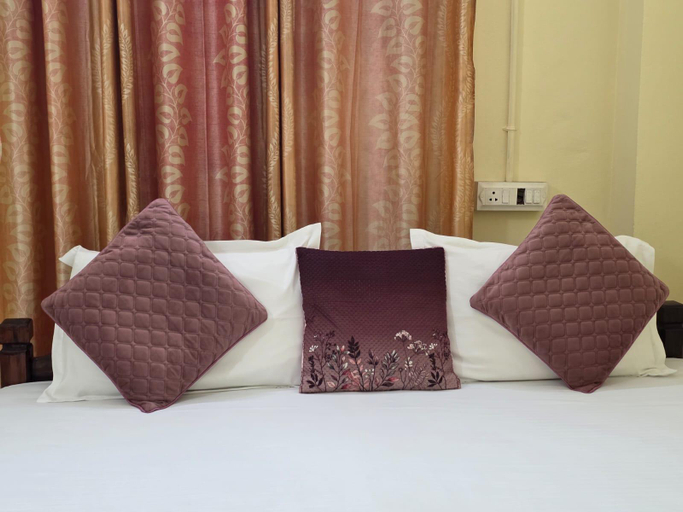Bedroom 3, Thadathukalayil Residency,Kumily Busstation, Theni