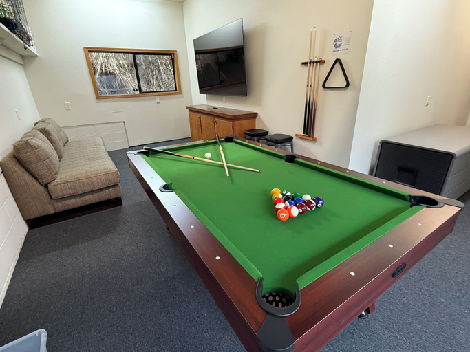 Game room 3, The White Haus, Curry