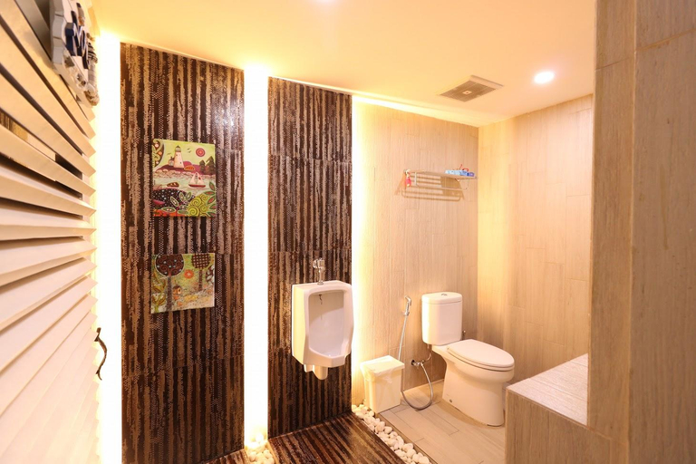 Bathroom, MM Capsule Hostel, Medan