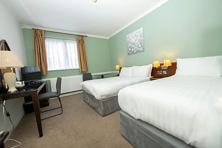 Bedroom 3, Killarney Court Hotel
