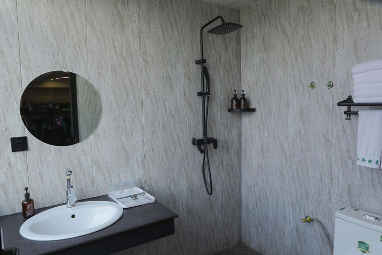 Bathroom 3, Fenglong Hotel (Xinmi Qiaotou Night Market), Zhengzhou