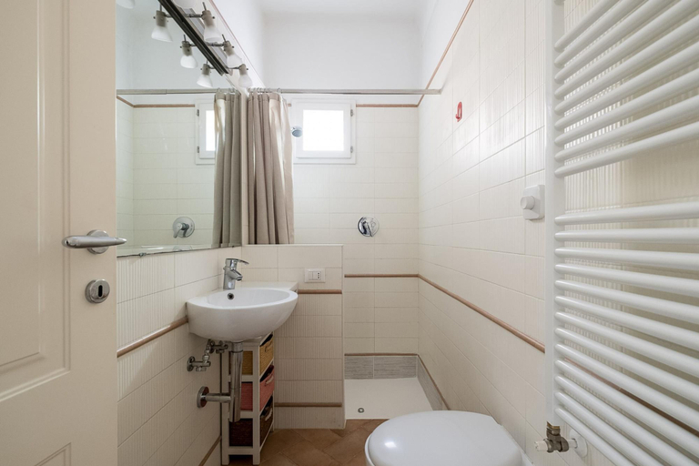Bathroom, Cozy central apartment by Wonderful Italy, Bologna