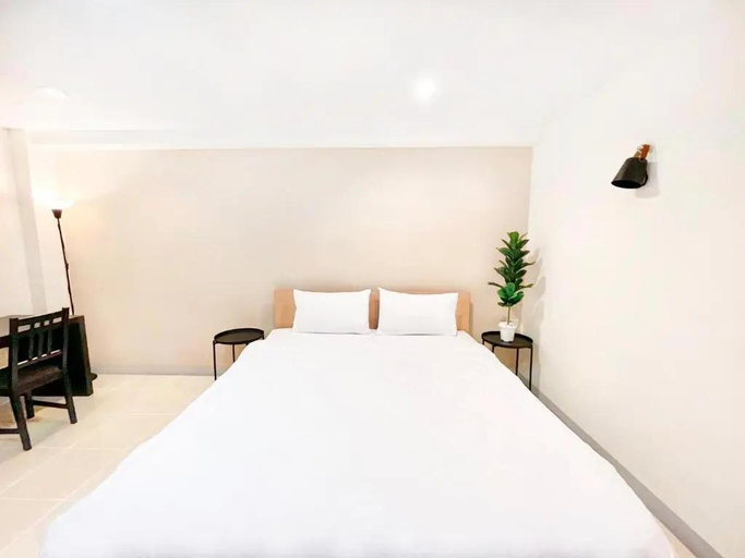 Bedroom 2, Grand Residence, Phaya Thai