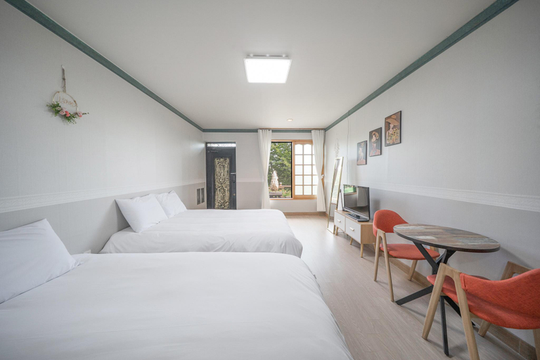Bedroom 4, Seogwipo Arirang Pension, Seogwipo