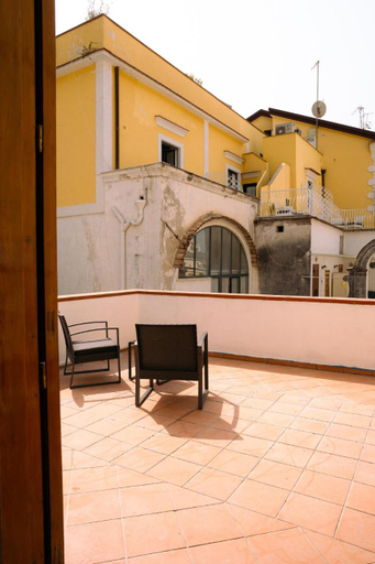 Others 4, Residenza Ester, Salerno