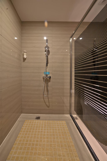 Bathroom 3, Unitour Hotel (Nanning Chaoyang Square People's Park Branch), Nanning
