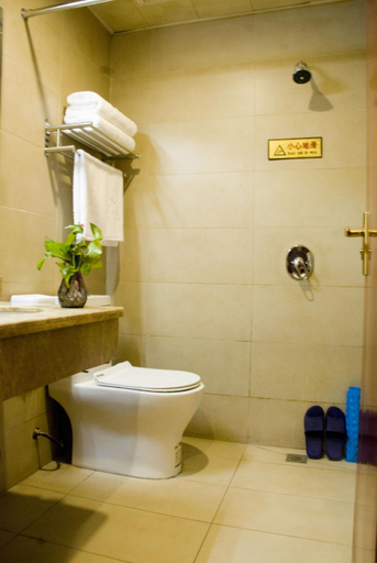 Bathroom, Jiuquan Rainbow Bridge Hotel, Jiuquan