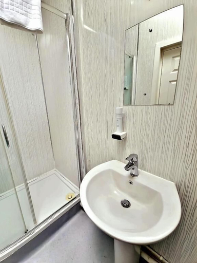Bathroom 3, Aberfoyle Inn, Stirling