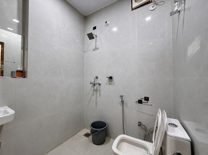 Bathroom 4, Shree Radha Vallabh Palace- 800 m from prem mandir, Mathura