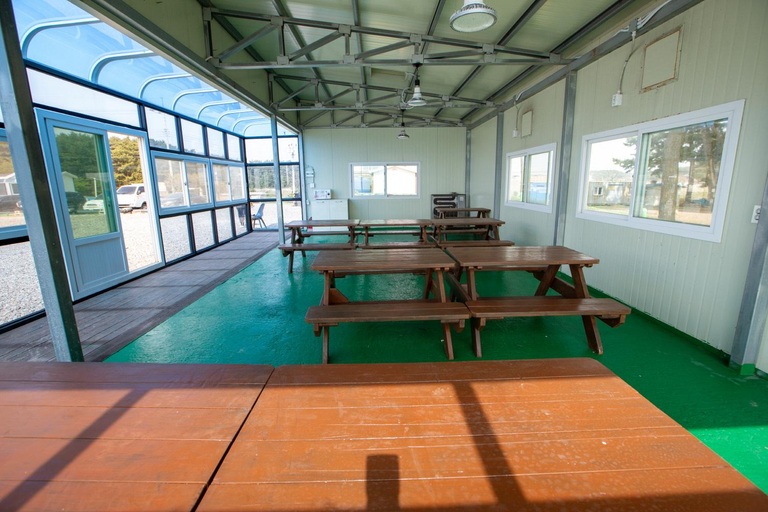 Others 2, Taean Gombawi Pension, Taean