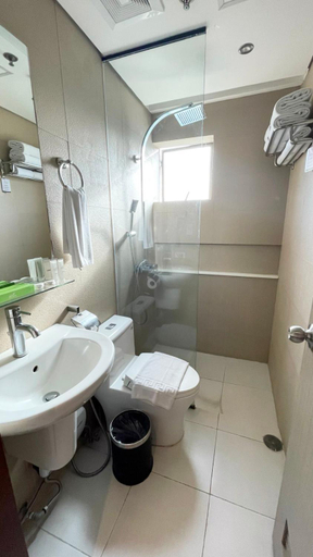 Bathroom 5, One Tagaytay Place Hotel Suites, Tagaytay City