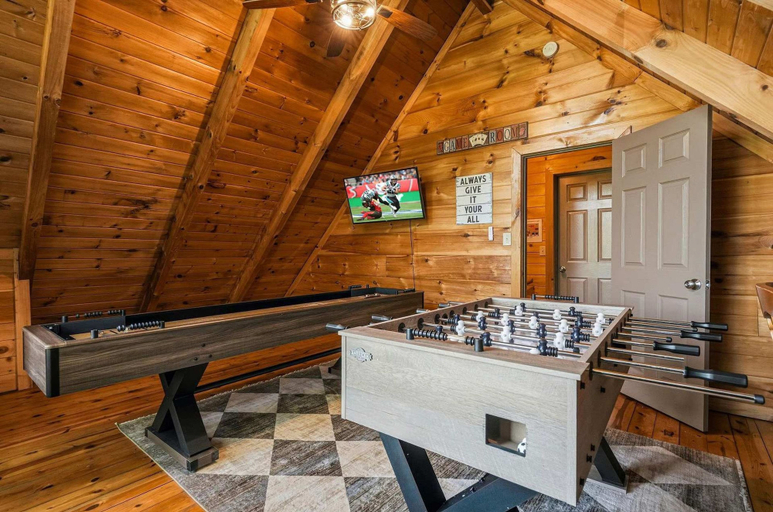 Room 2, Starlit Ridge - Hot tub Fire Pit Mountain Views, Sevier