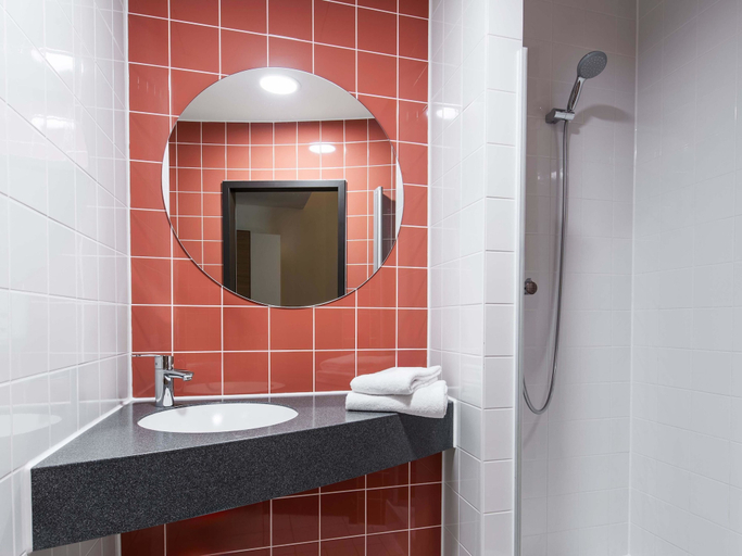 Bathroom 5, B&B Hotel Bayreuth, Bayreuth