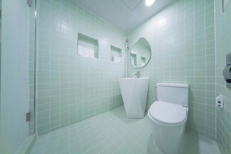 Bathroom 3, Pohang sunrise addiction, Pohang