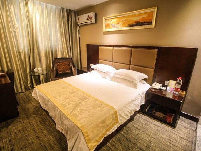 Bedroom, Hangtian Hotel (Kaifeng Millennium City Park), Kaifeng