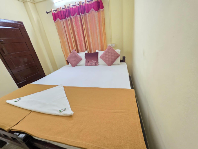Bedroom 4, Thadathukalayil Residency,Kumily Busstation, Theni