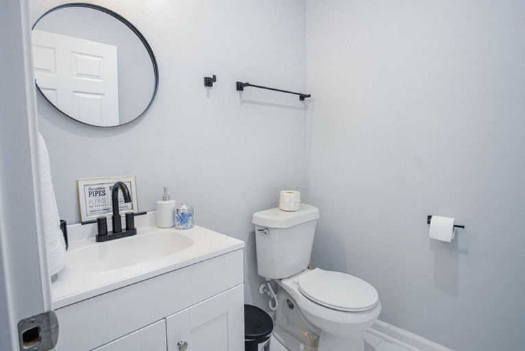 Bathroom 4, Exceptional 5BR So Close to Riverwalk and Downtown, Bexar