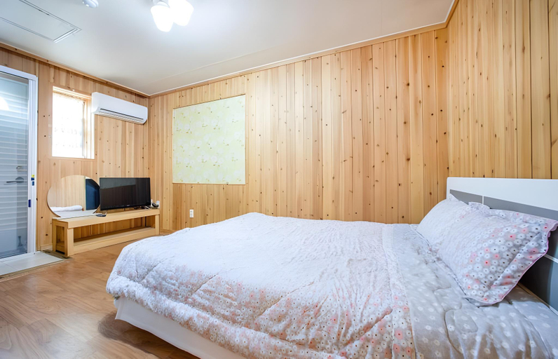 Bedroom 4, Muju Deokyusan Pension, Muju