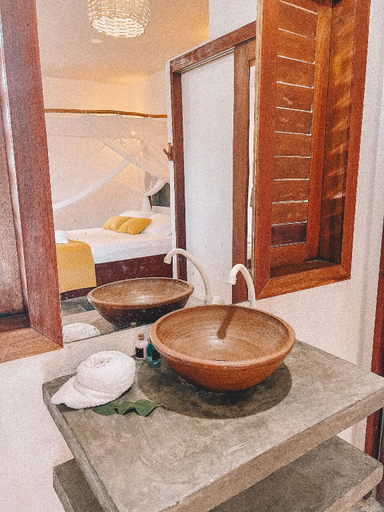 Bathroom 3, Da Lu Flats, Cruz