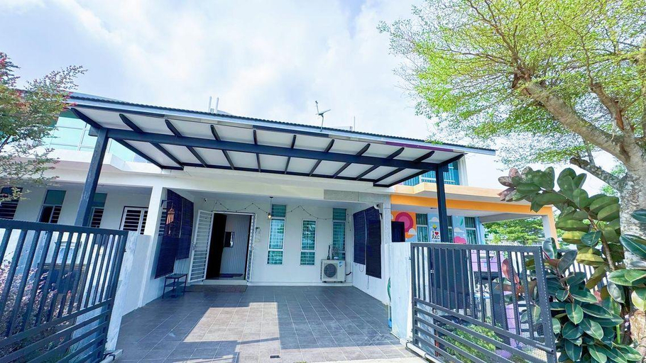 5, Bangi Avenue Charming 4BR Blissful Double Storey, Hulu Langat