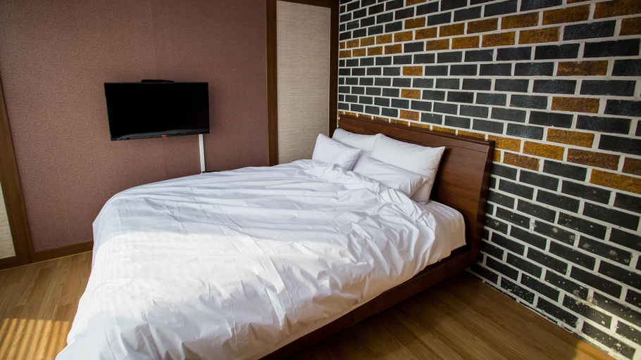 Bedroom 2, Yeongdeok Bapoom Hill Pension, Yeongdeok